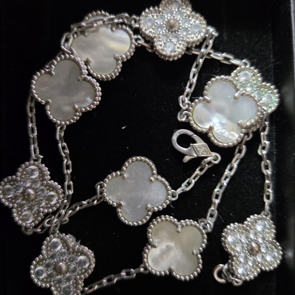 Elegant Silver and White Mother Of Pearl Clover Necklace